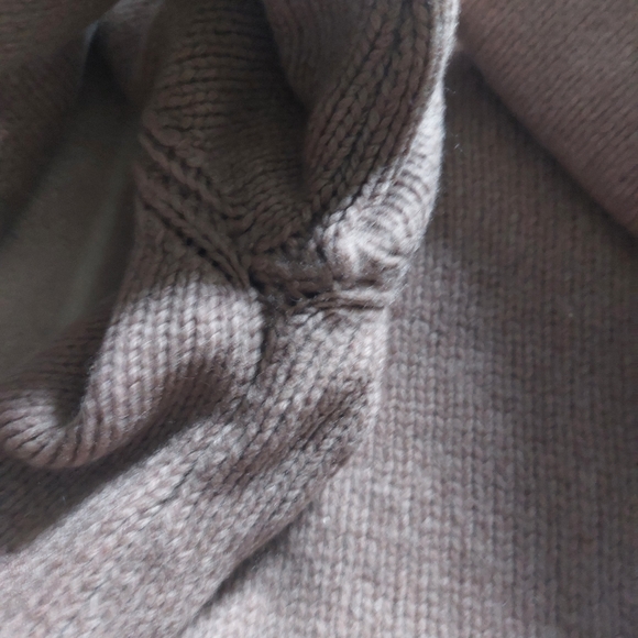 Brunello Cucinelli cashmere knit sweater. Zipper detail on back. Taupe tan M - Picture 2 of 14